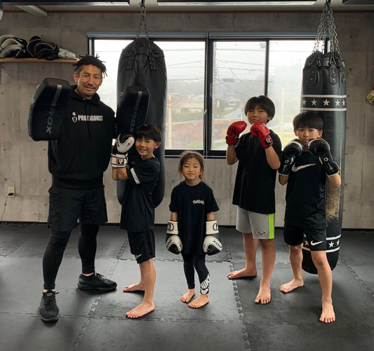 子どもがキックボクシングを習うメリットとは?心と体を強くする最強の習い事!