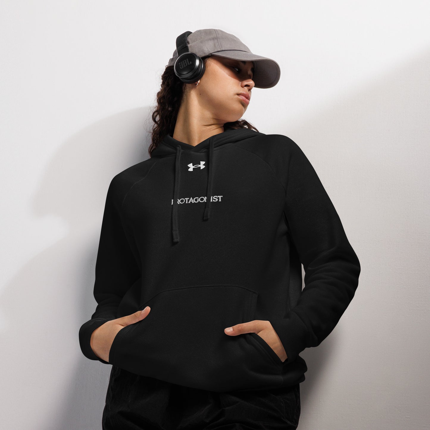 秋コレクションUnder Armour®コラボPROTAGONISTパーカー,ロゴの刺繍